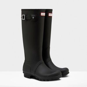 Hunter Black Wellies - Sz 7 - Free Hunter Socks